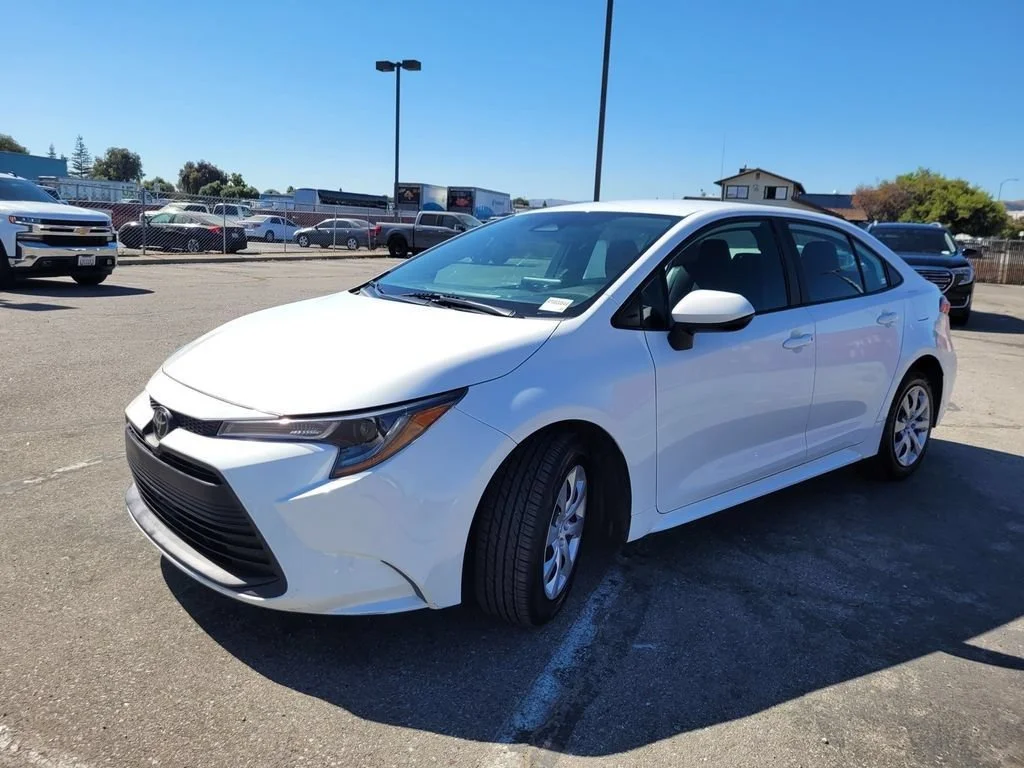 2024 Toyota Corolla LE - Photo 9
