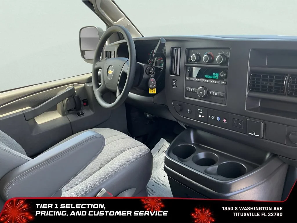 Used 2025 Summit White Chevrolet 1LT image 17