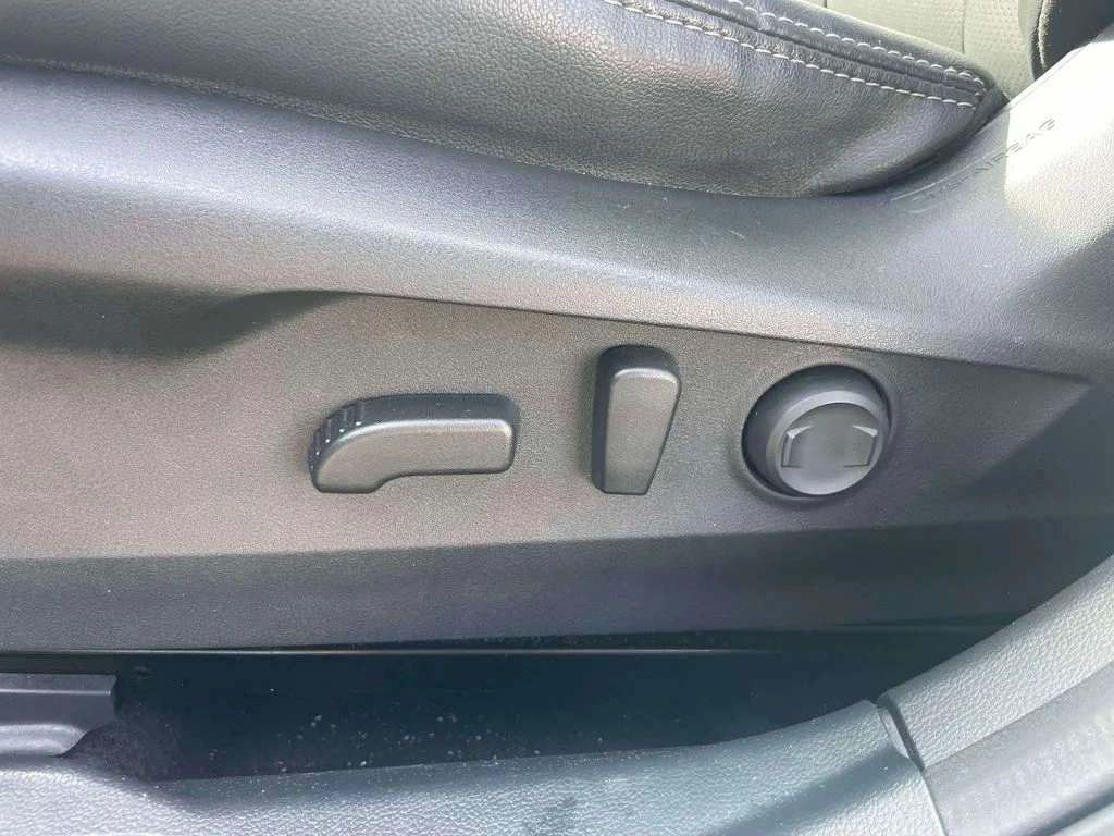 Used 2022 White Subaru Limited image 18