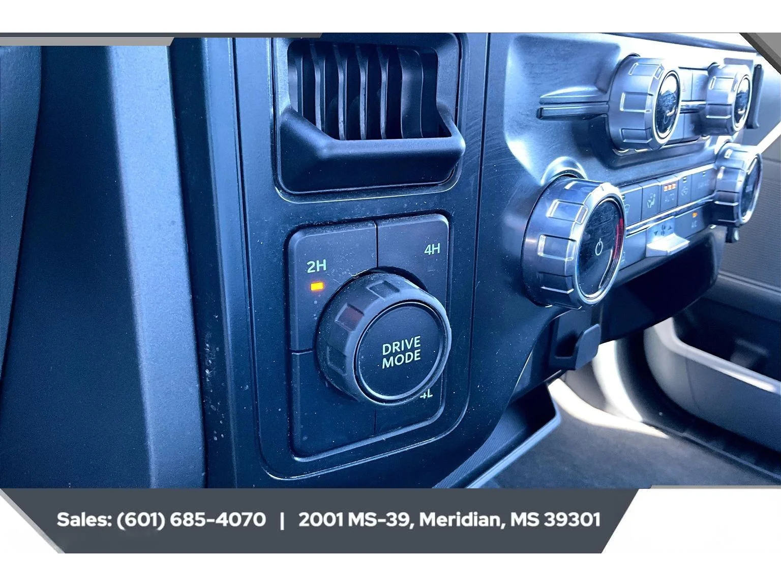 Used 2025 AGATE BLACK METALLIC Ford XLT image 23