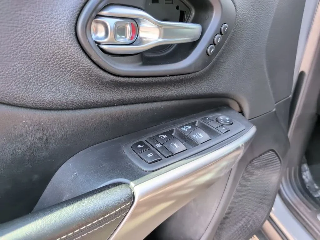 Used 2020 Gray Jeep Limited image 14