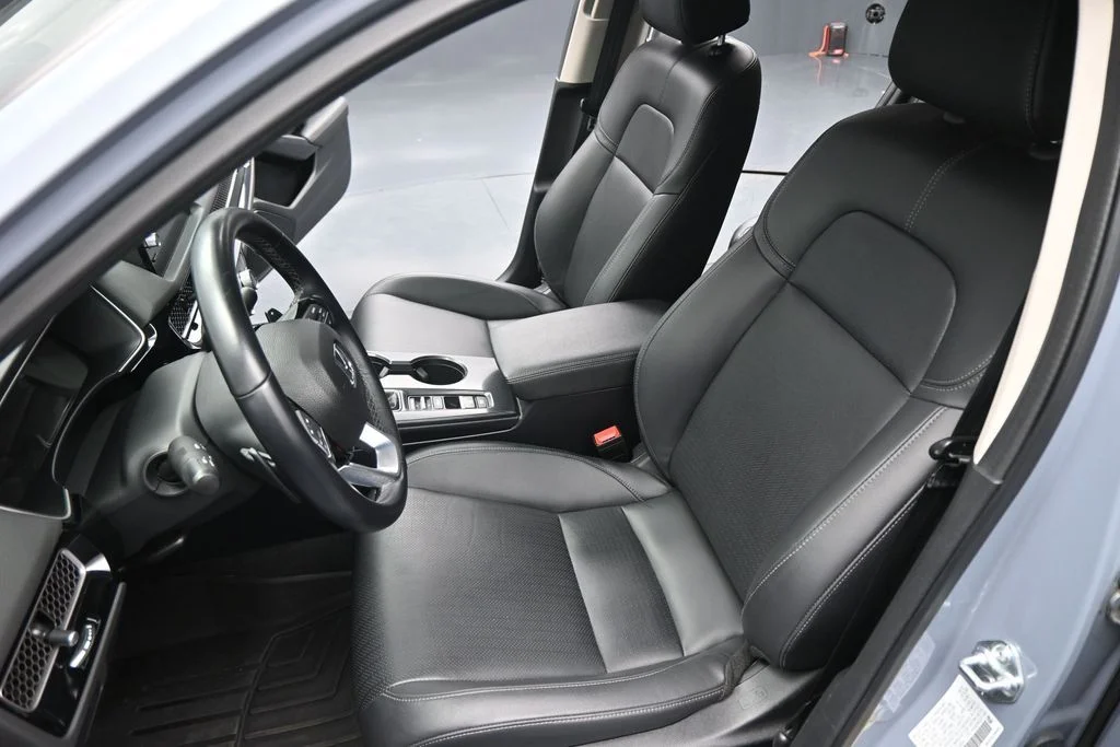Used 2024 Gray Honda Touring image 9