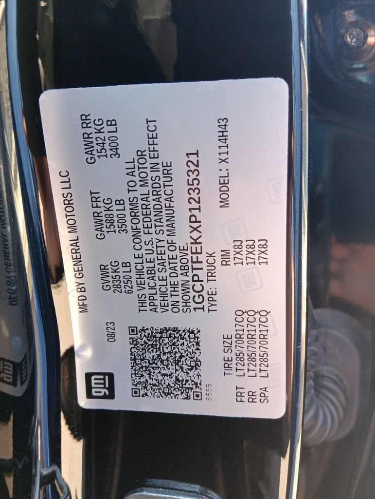 Used 2023 Black Chevrolet ZR2 image 30
