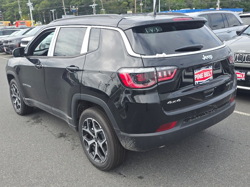 New 2026 Diamond Black Crystal Pearl-Coat Exterior Paint Jeep Limited image 10