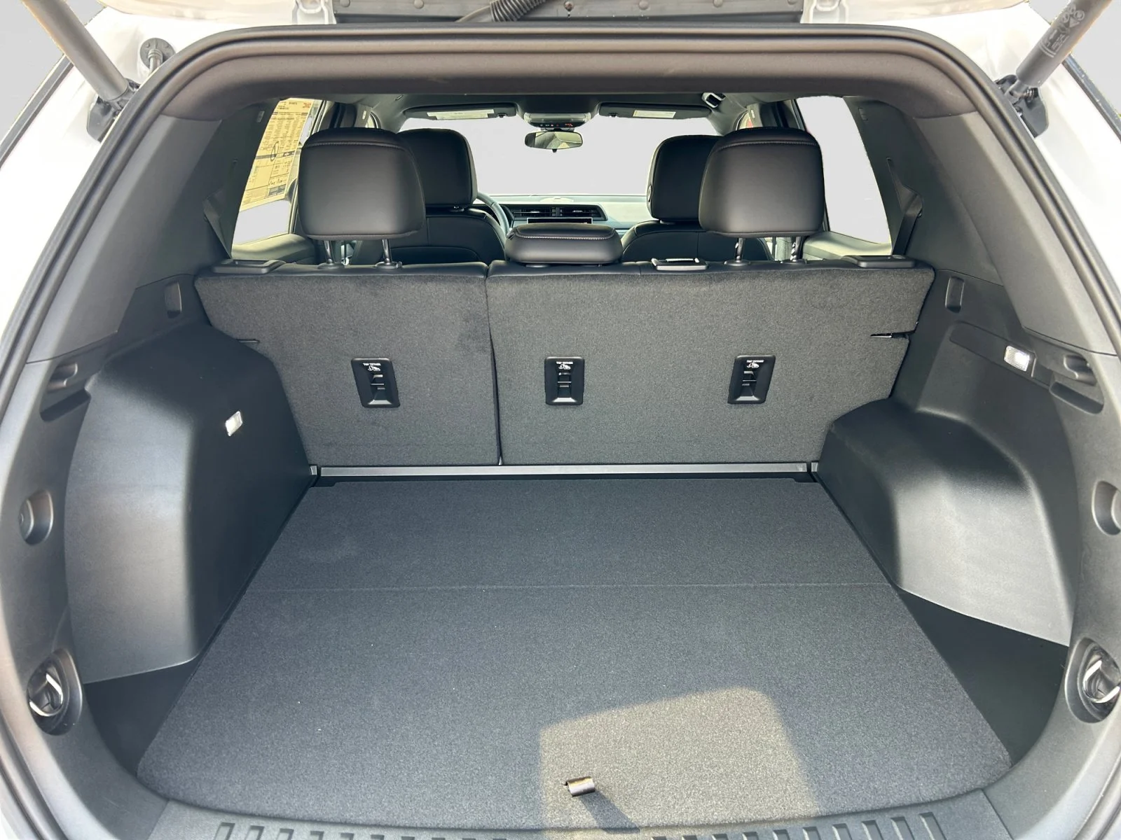 New 2027 Summit White GMC AWD AT4 image 10