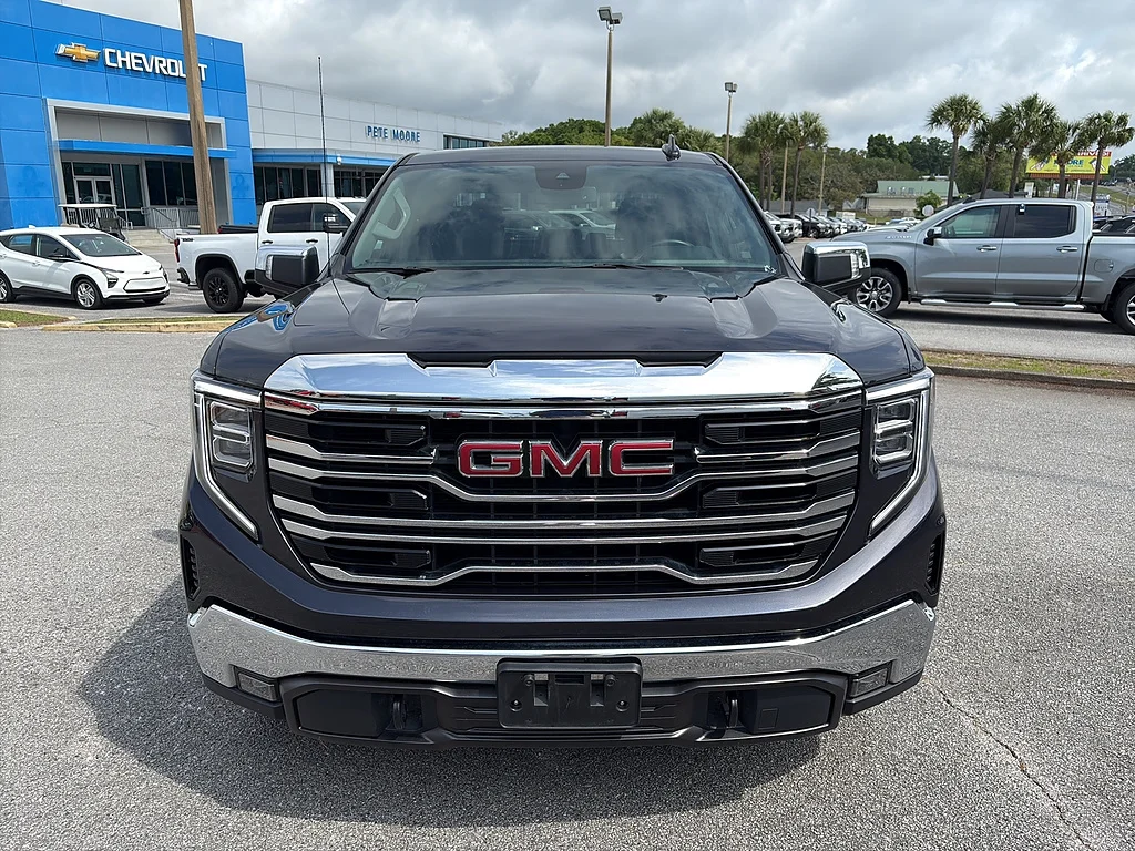 Used 2025 Titanium Rush Metallic GMC SLT image 8