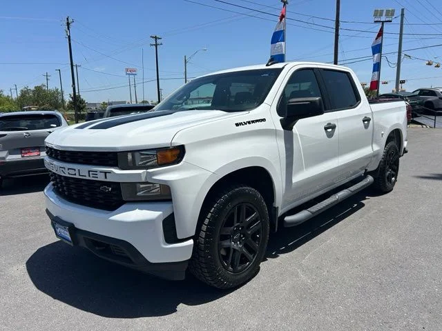 Used 2022 White Chevrolet Custom image 3