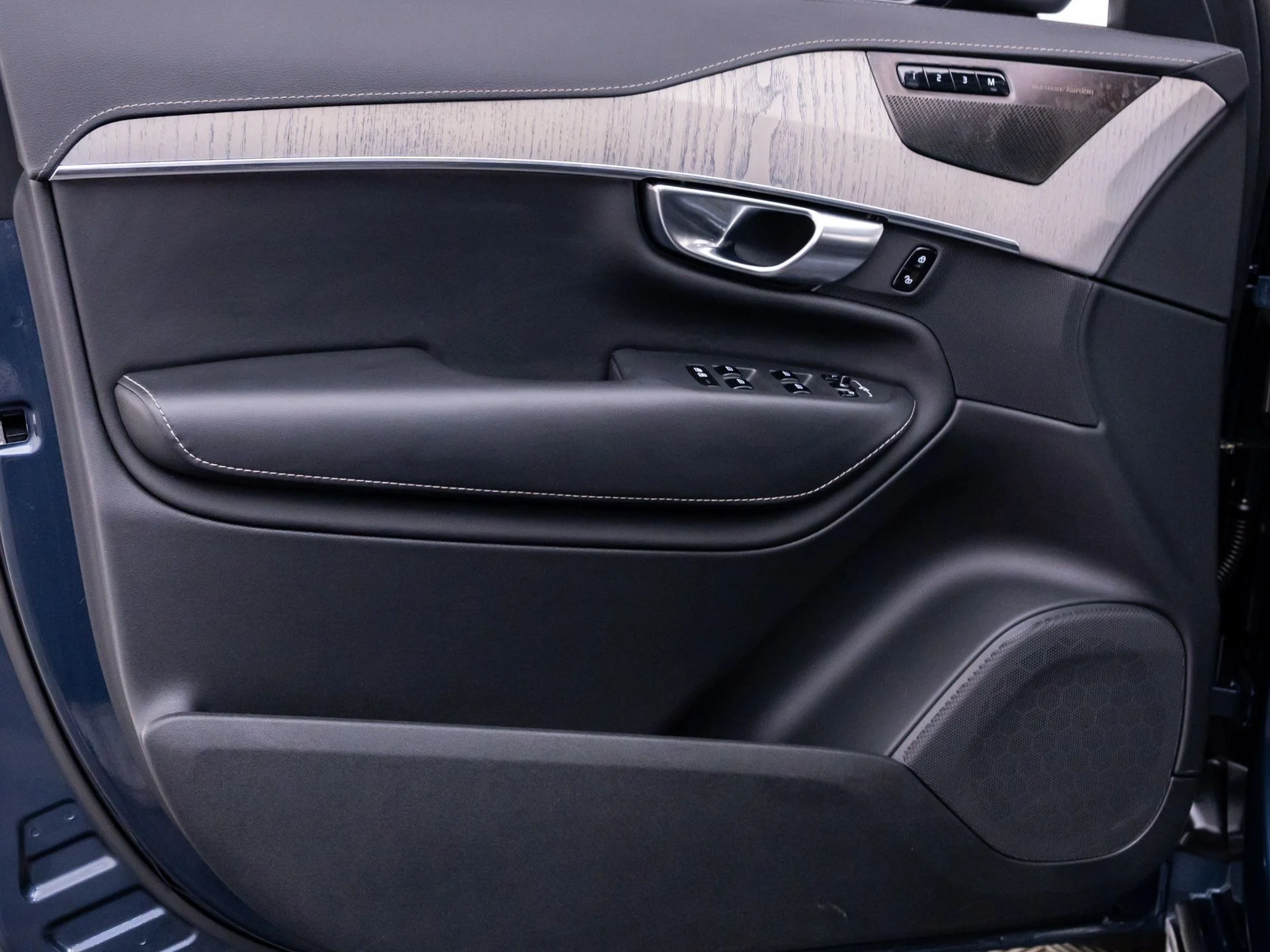 Used 2025 Blue Volvo T8 Ultra image 12
