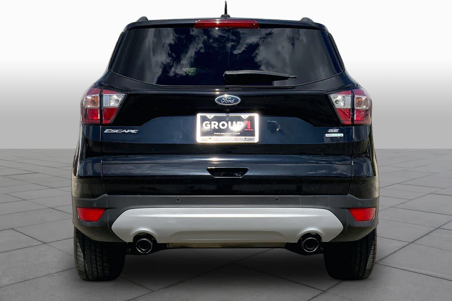 Used 2017 Shadow Black Ford SE image 5