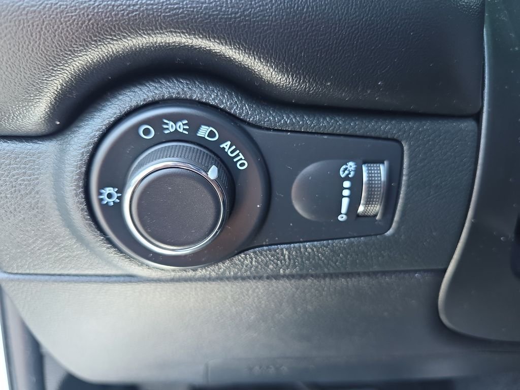 Used 2025 White Dodge R/T image 20