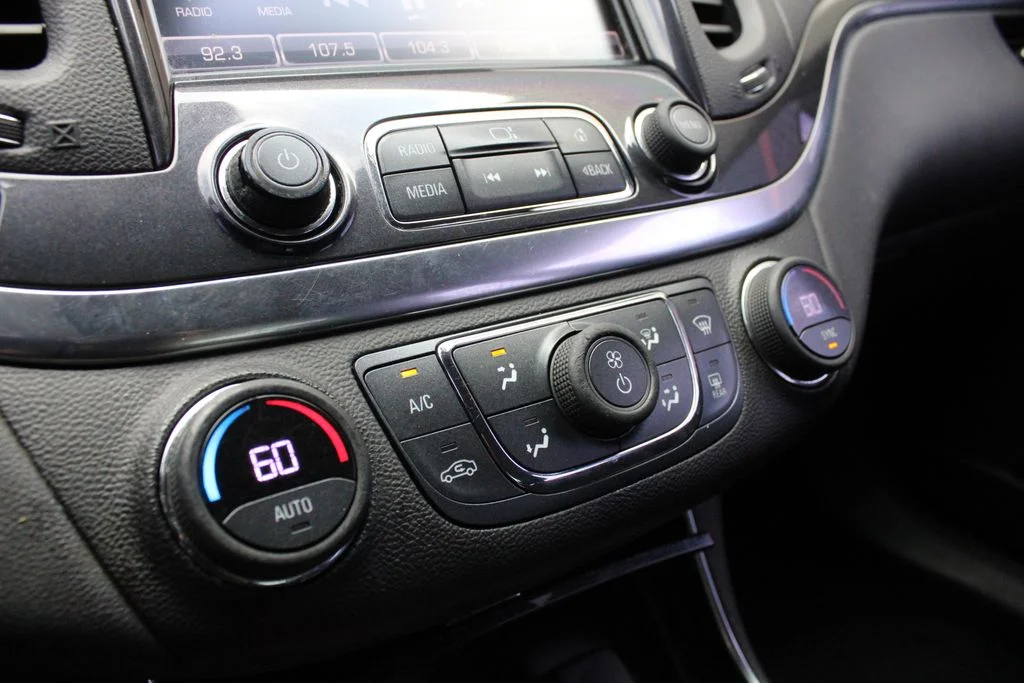 Used 2018 White Chevrolet LT image 18