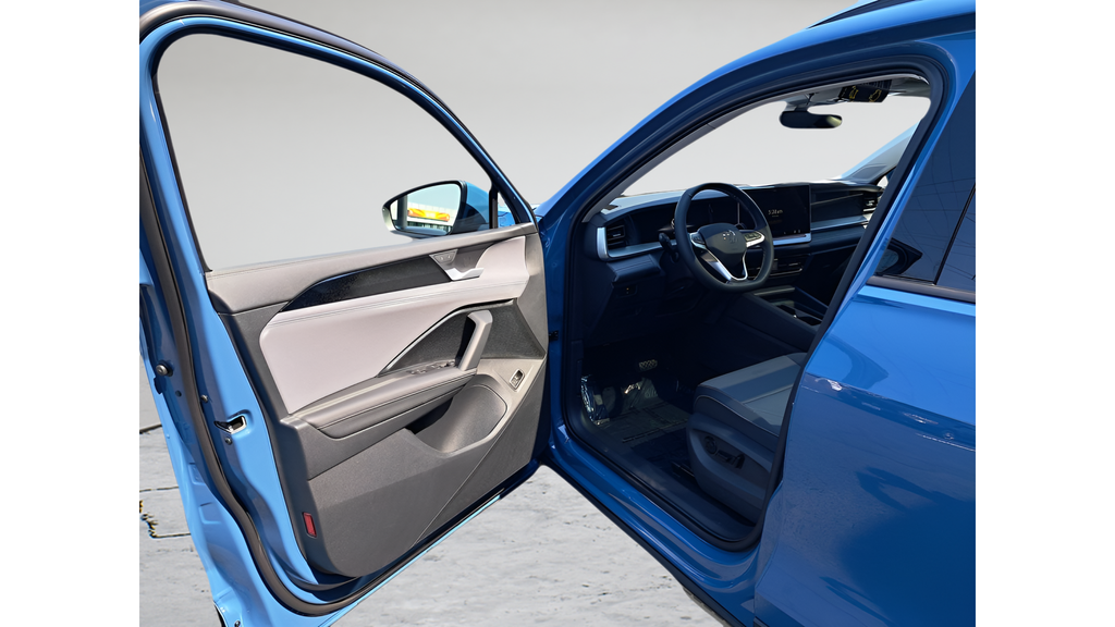 2025 Volkswagen Tiguan SE - Photo 11