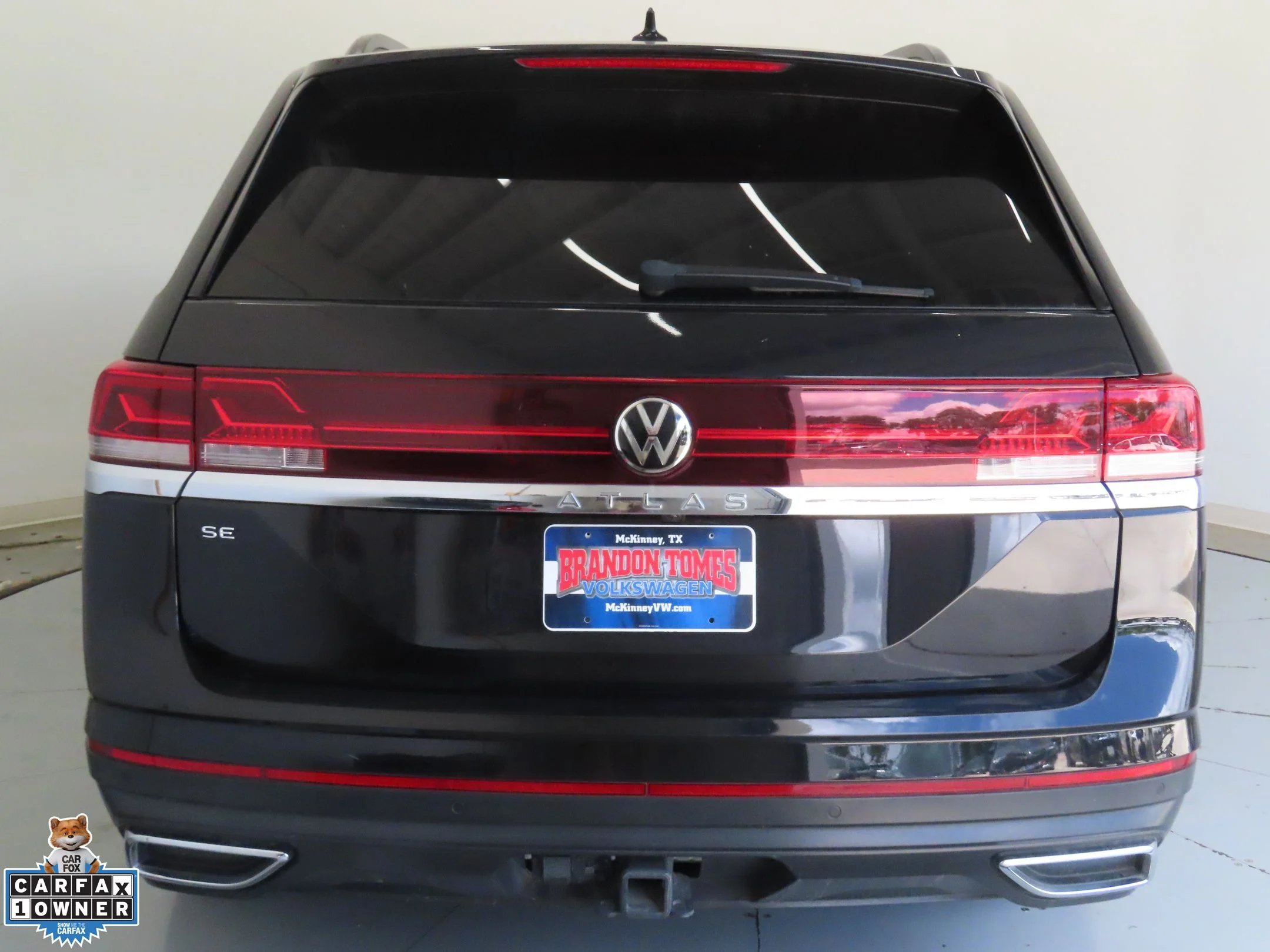 Used 2024 Black Volkswagen 2.0T SE w/Technology image 4