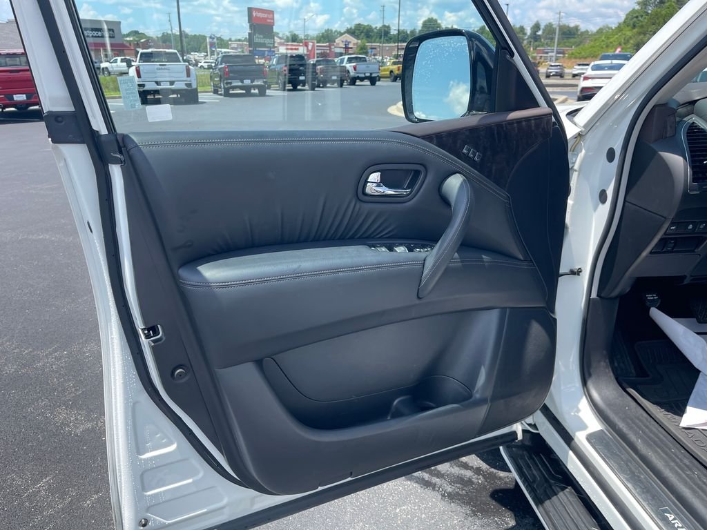 Used 2024 White Nissan Platinum image 12