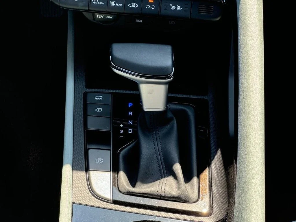 2025 Hyundai Elantra Limited - Photo 11