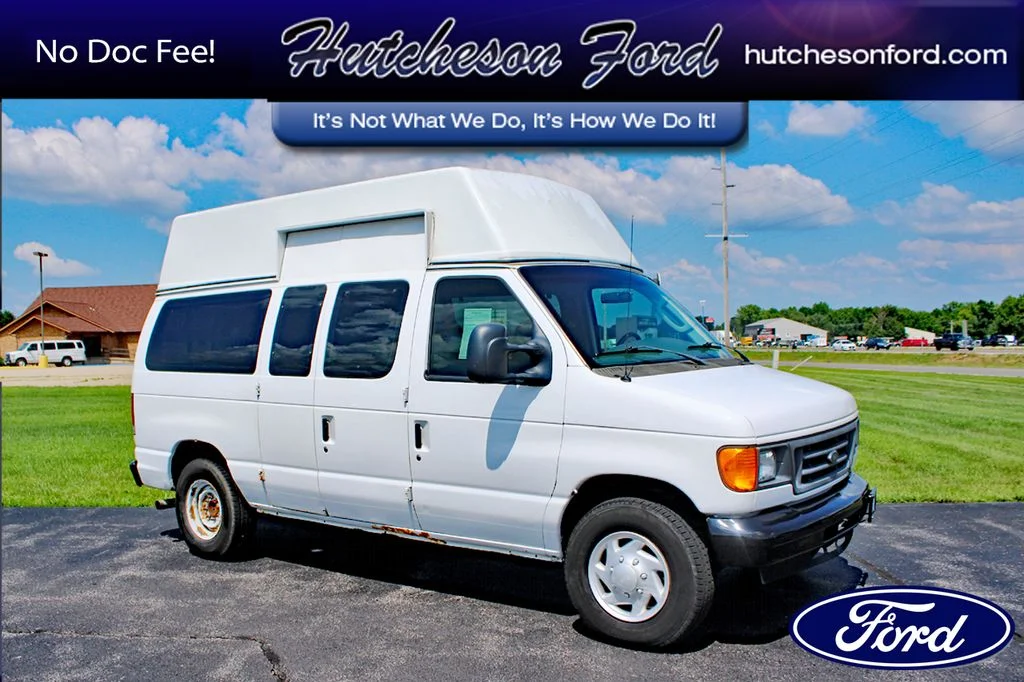 Used 2007 White Ford Commercial image 1