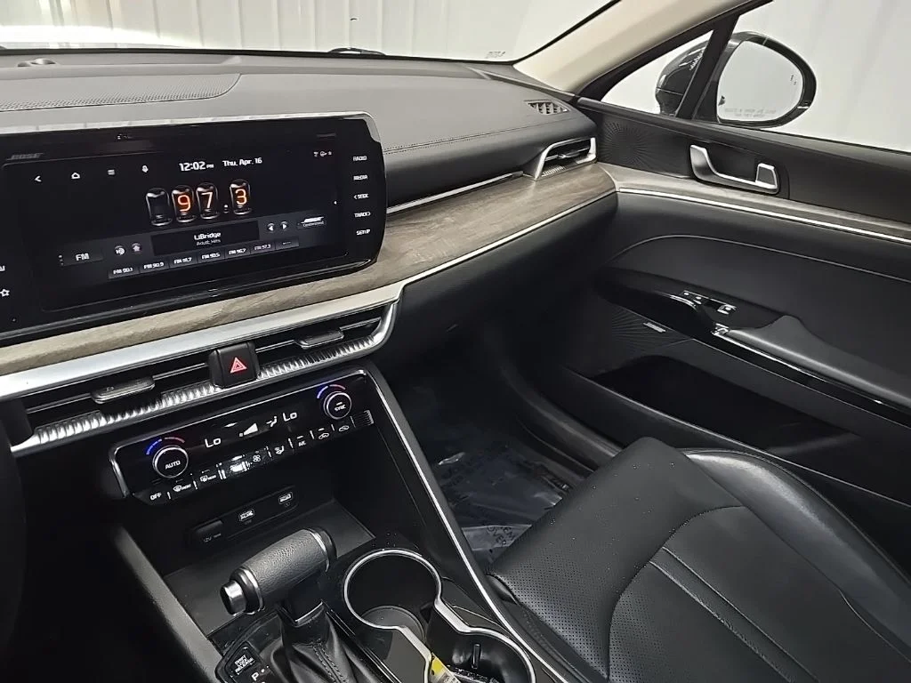 Used 2021 Black Kia EX image 28