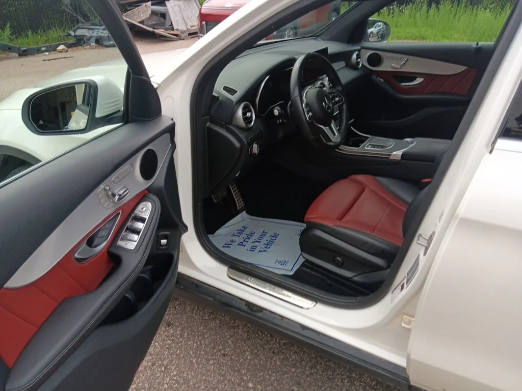 Used 2022 MANUFAKTUR Diamond White Mercedes-Benz GLC 300 image 11