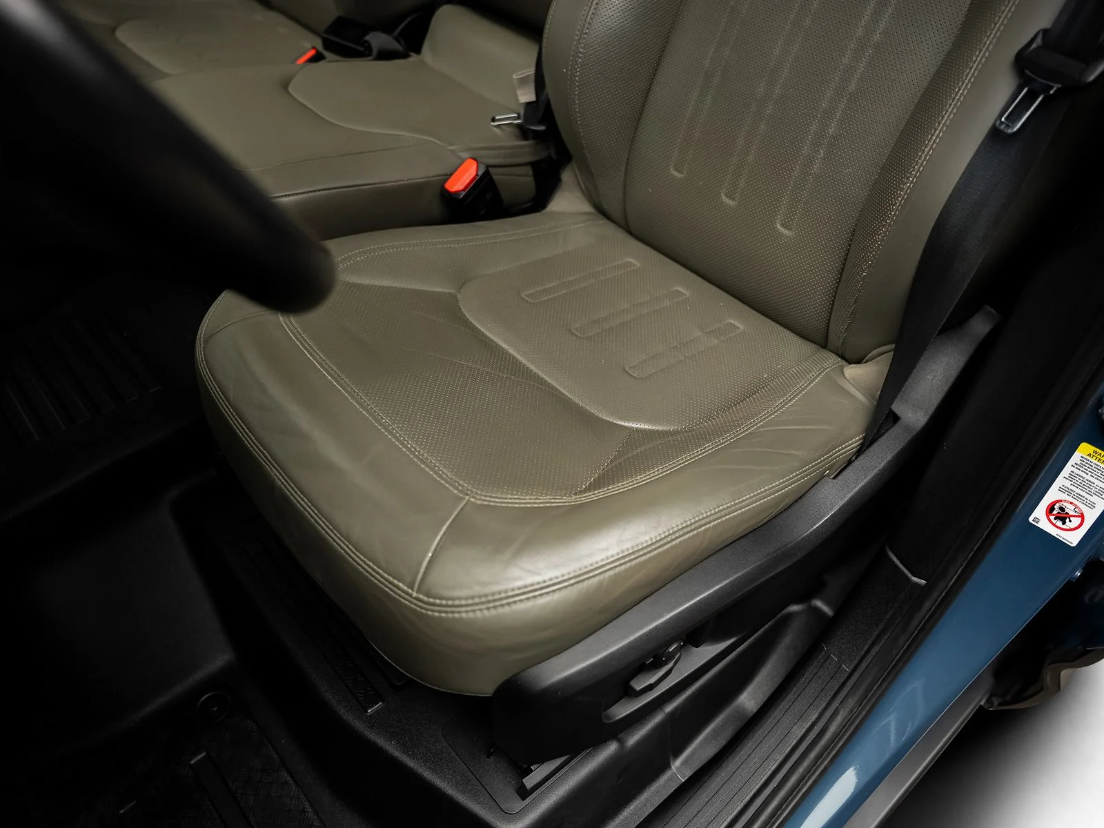 Used 2020 Blue Land Rover HSE image 33