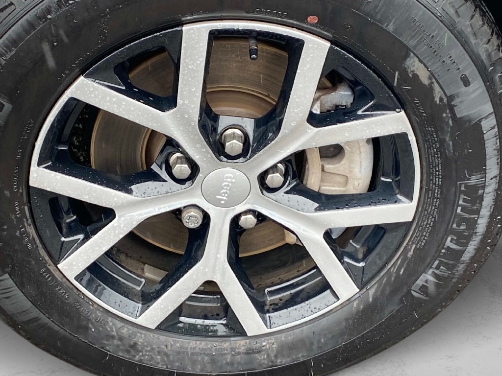 Used 2024 White Jeep Limited image 32