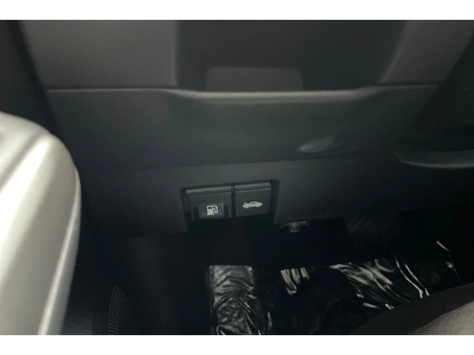 Used 2019 Aspen White Tricoat Nissan SV image 38