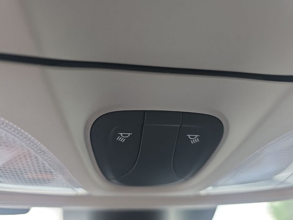 Used 2021 White Jeep Latitude image 23