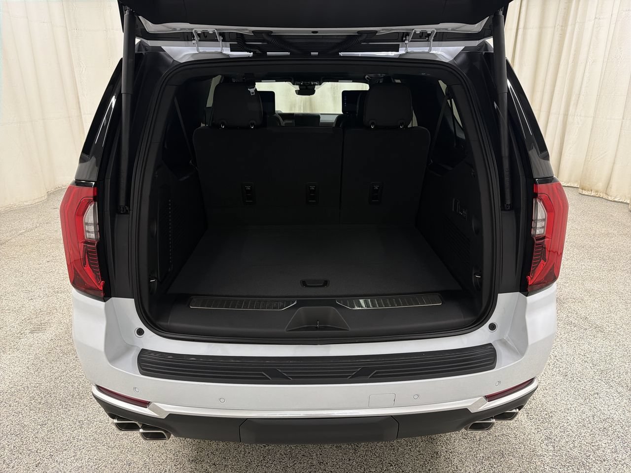 2026 GMC Yukon XL Denali - Photo 17