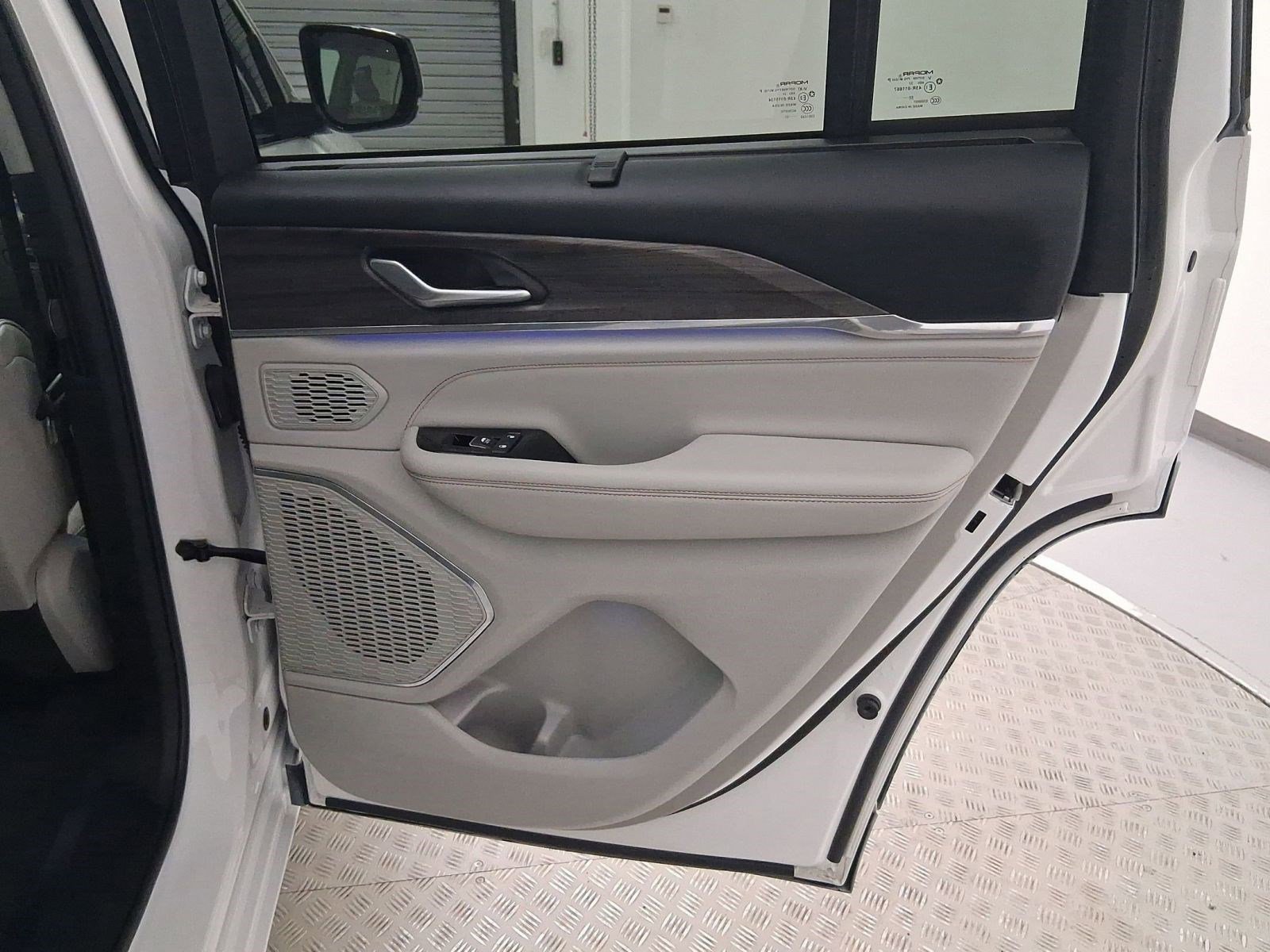 2023 Jeep Grand Cherokee Overland - Photo 33