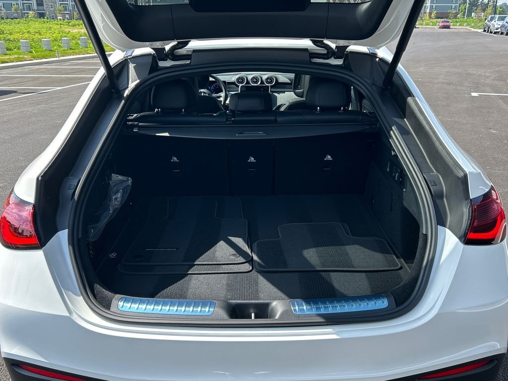 New 2026 Polar White Mercedes-Benz GLC300 image 7