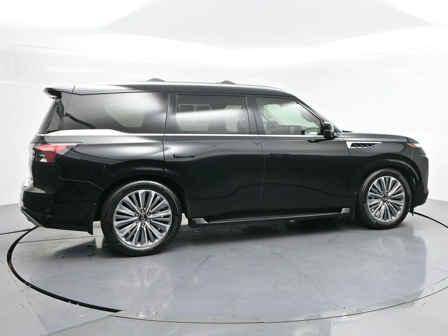Used 2025 Black Obsidian INFINITI LUXE image 8