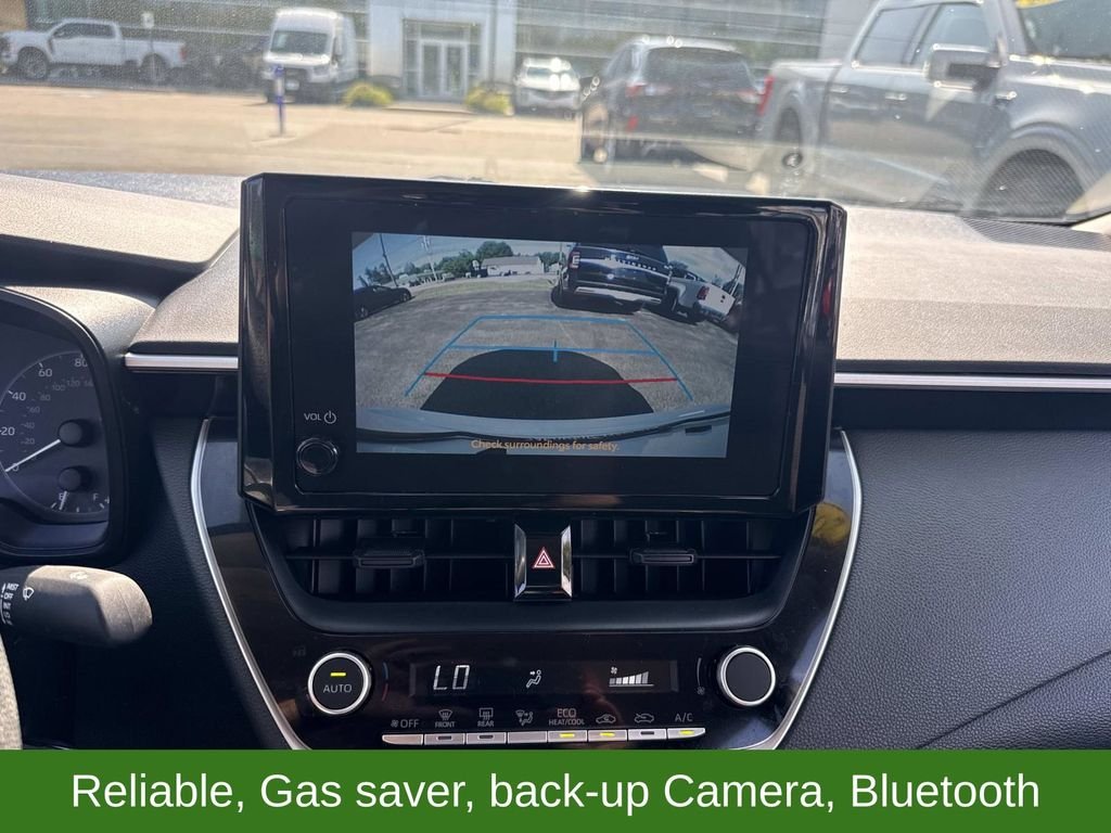 Used 2025 White Toyota LE image 21