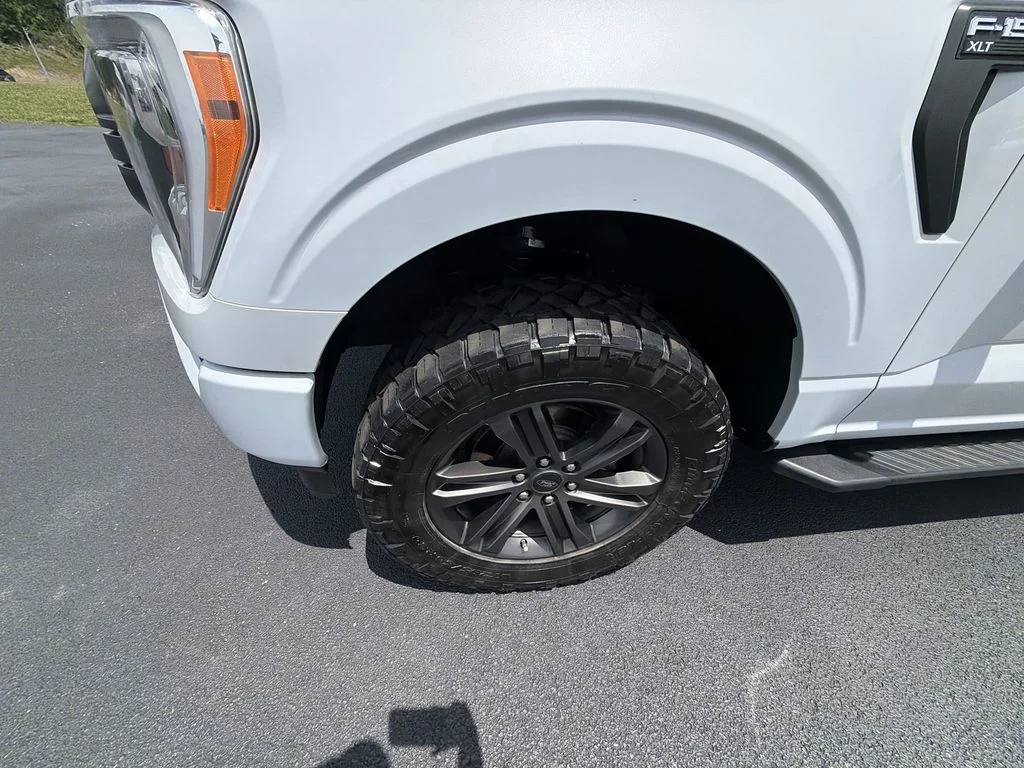 Used 2022 White Ford XLT image 16