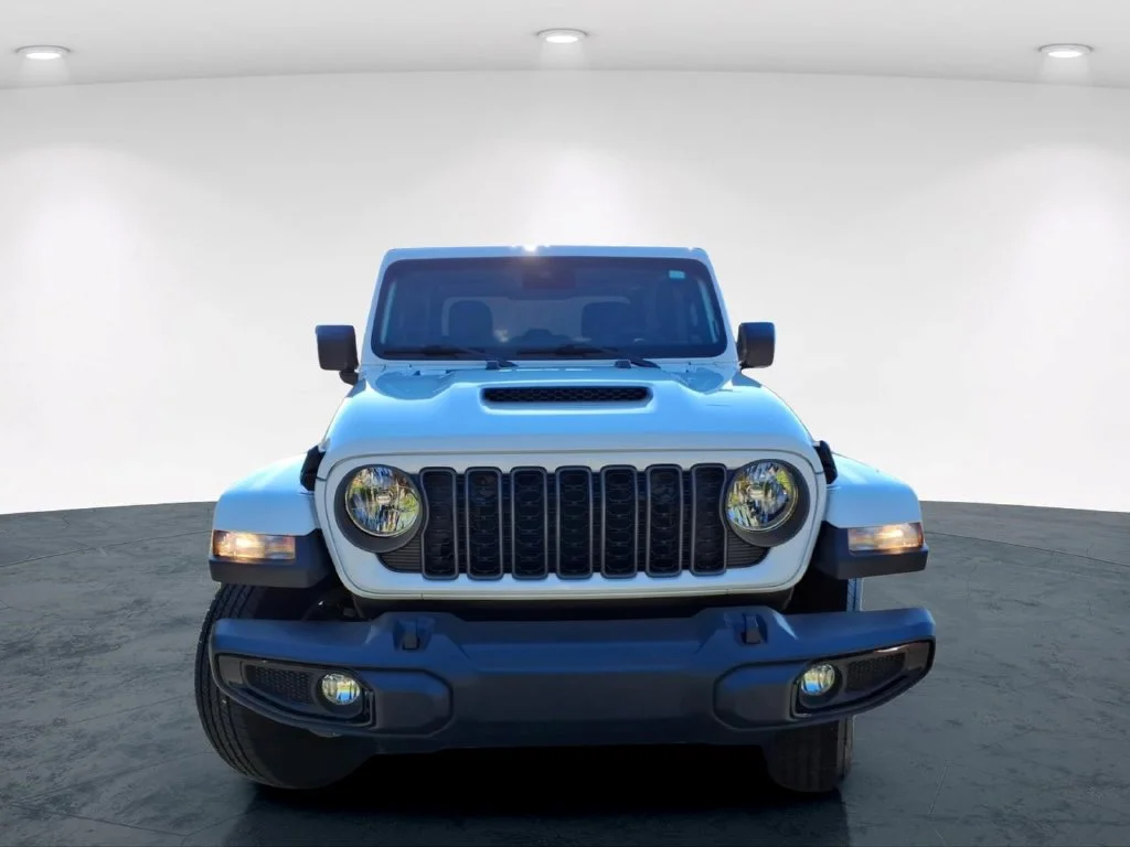 Used 2025 White Jeep Sport S image 4