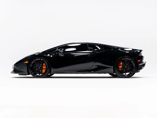 Used 2018 Black Lamborghini  image 2