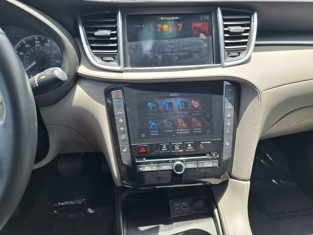 Used 2023 White INFINITI LUXE image 14