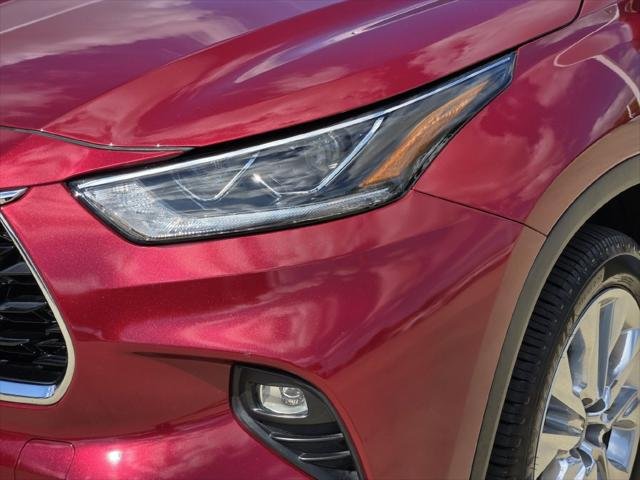 Certified Used 2021 RUBY FLARE PEARL Toyota  image 6