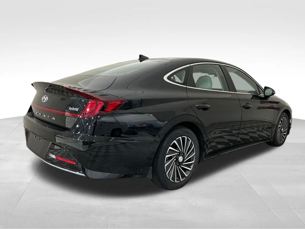 Used 2023 Black Hyundai SEL image 5