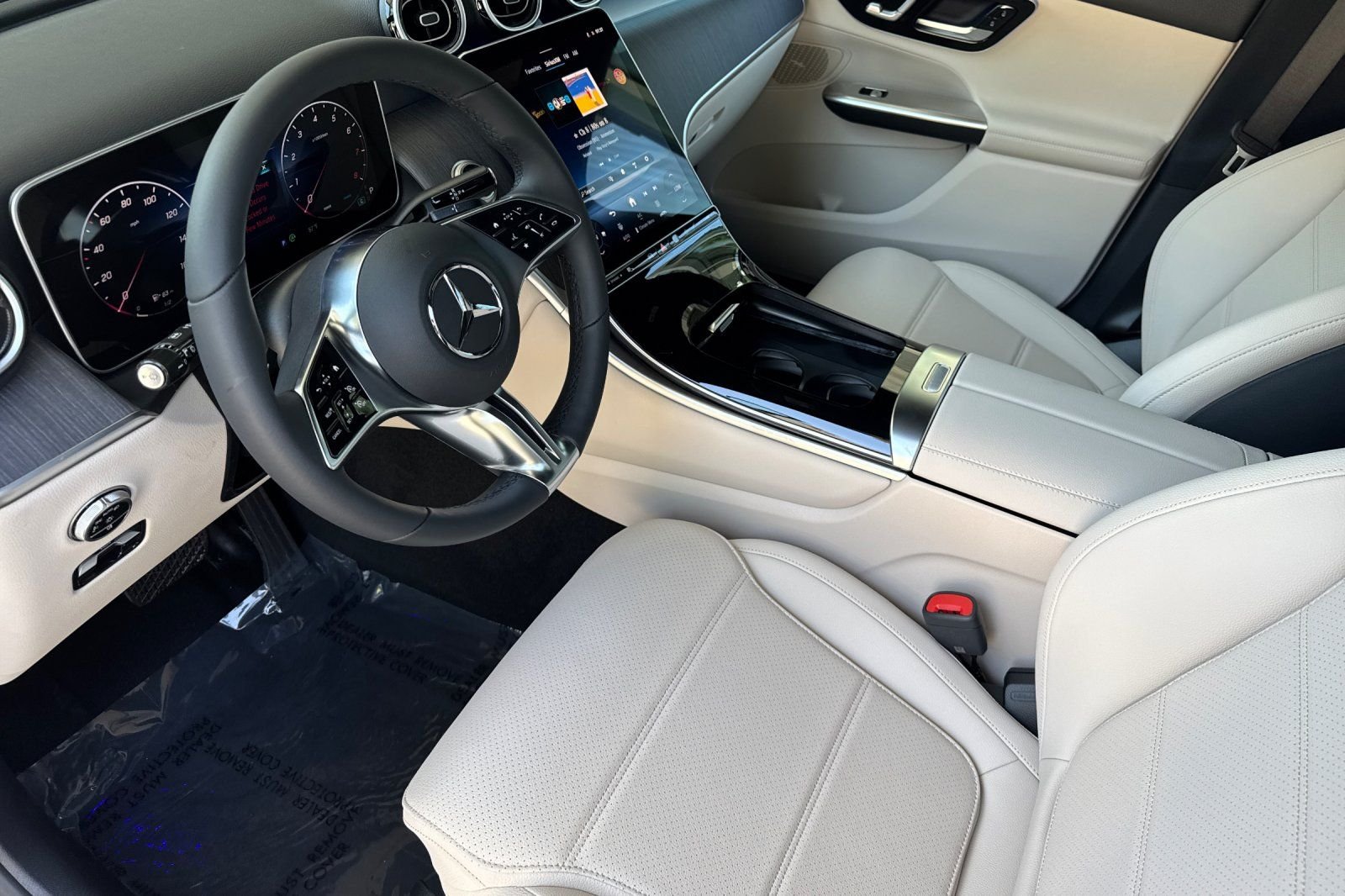 New 2026 Polar White Mercedes-Benz GLC 300 image 16