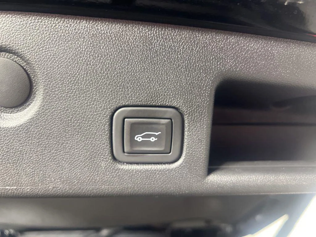 Used 2023 Black Metallic Chevrolet LT image 5