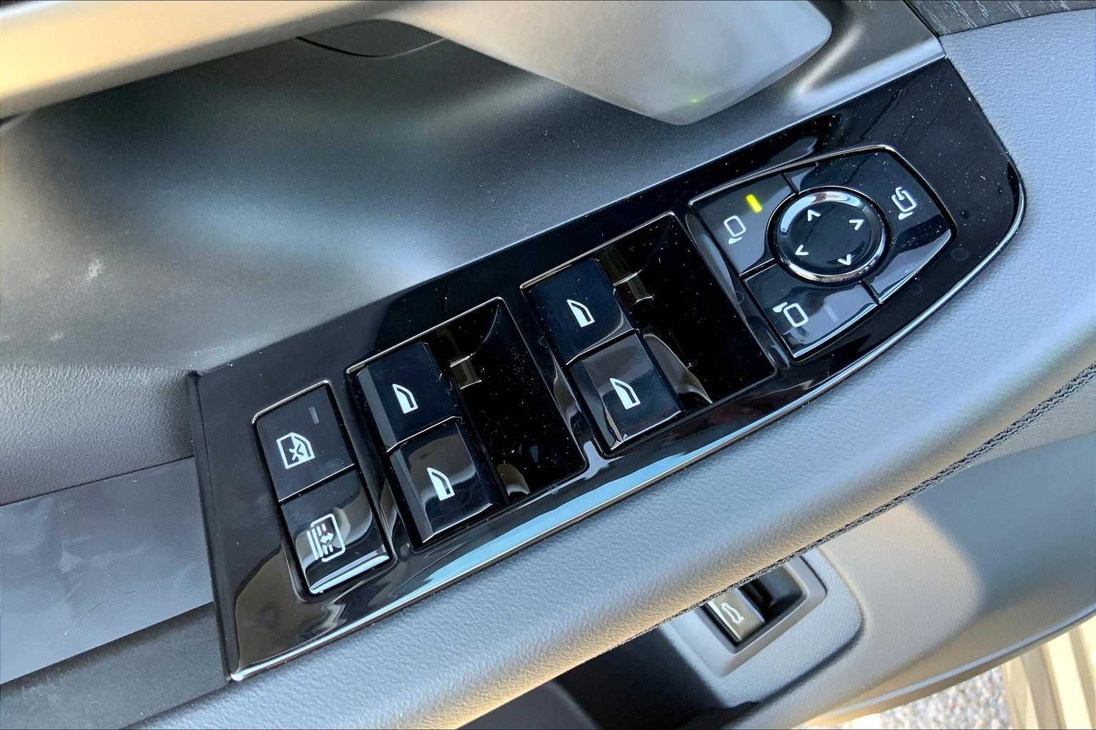Used 2026 Dark Graphite Metallic BMW 530i xDrive image 18