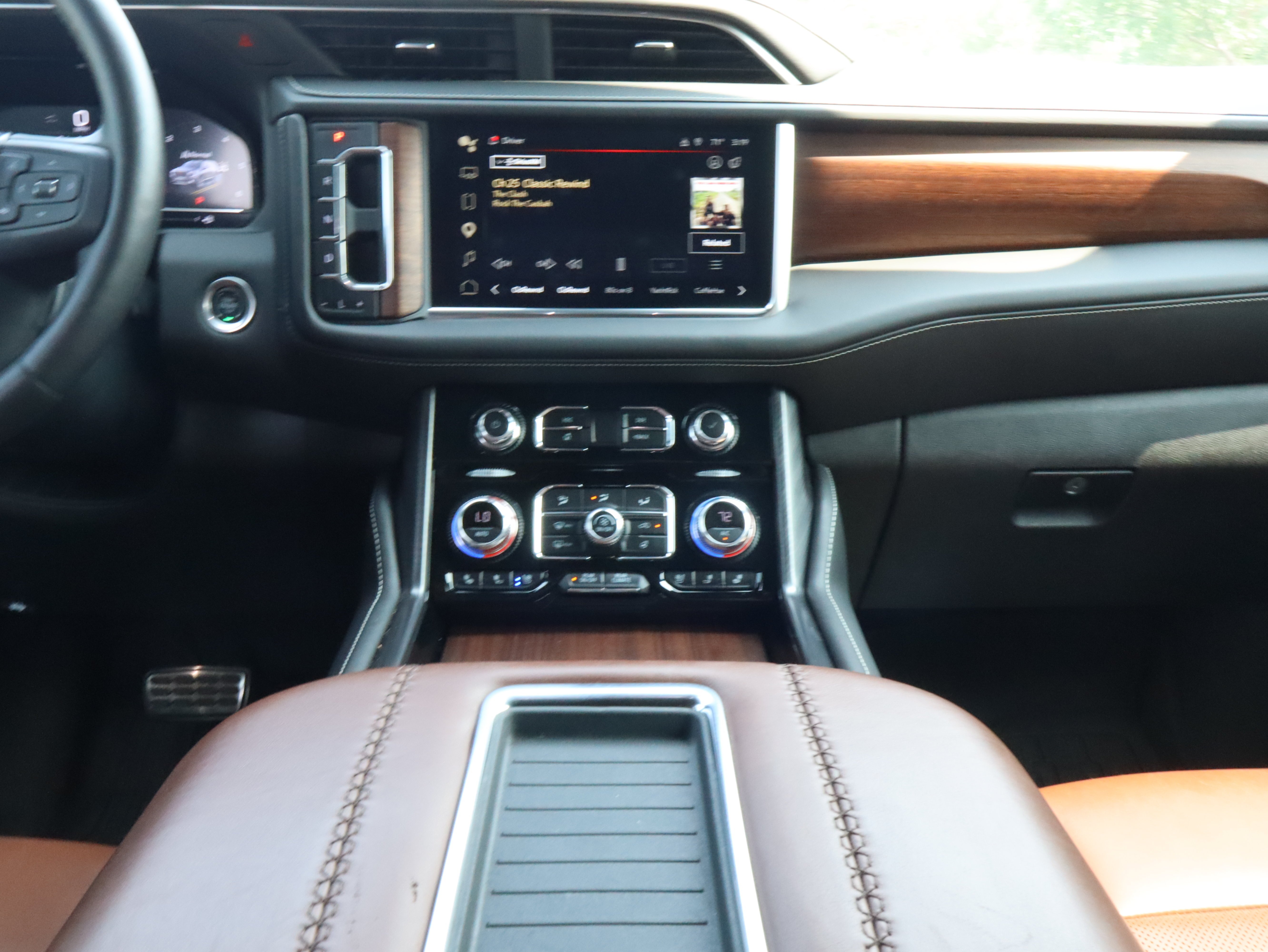 Used 2024 White Frost Tricoat GMC Denali Ultimate image 12