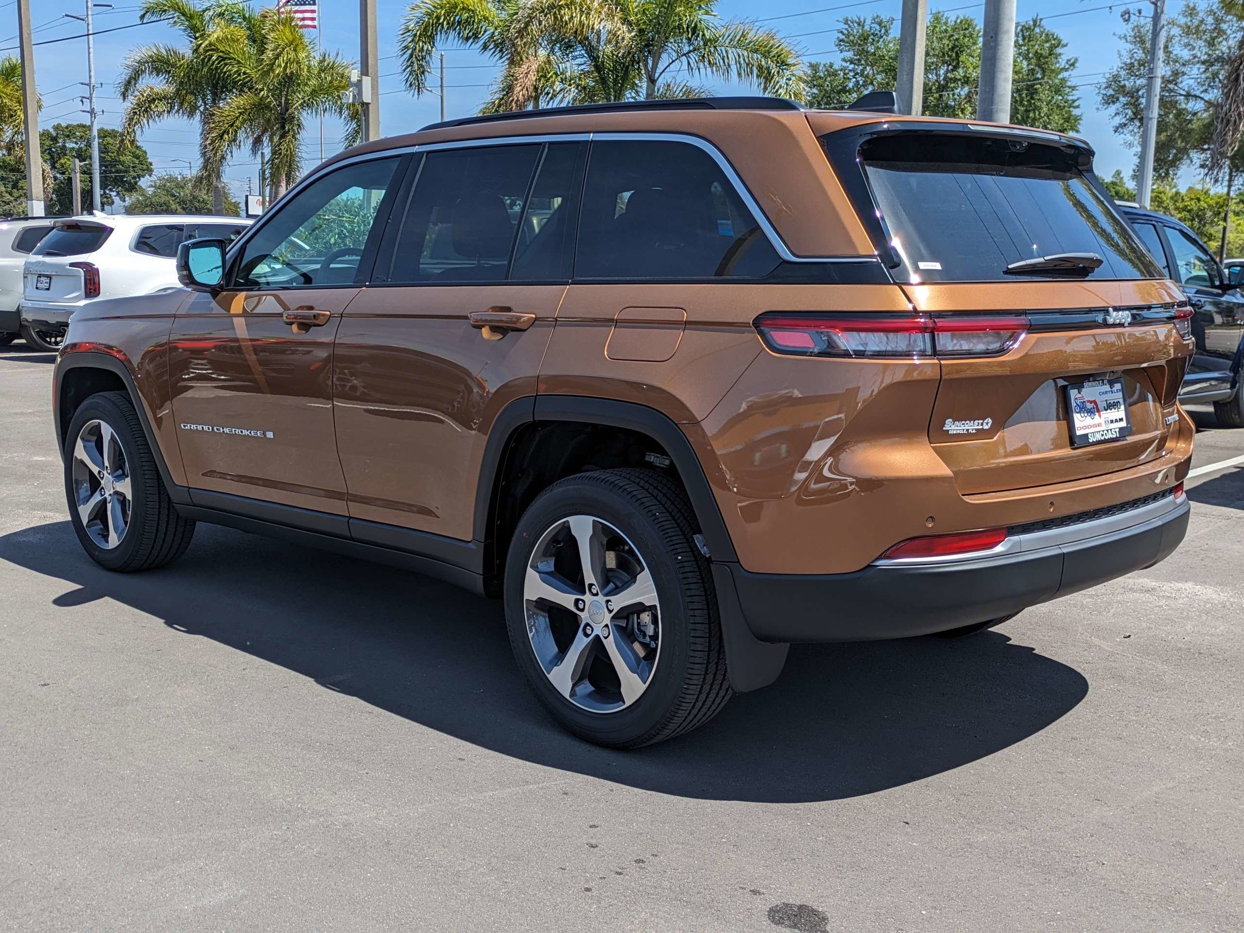 New 2026 Copper Shino Metallic Clear-Coat Exterior Paint Jeep Limited image 6