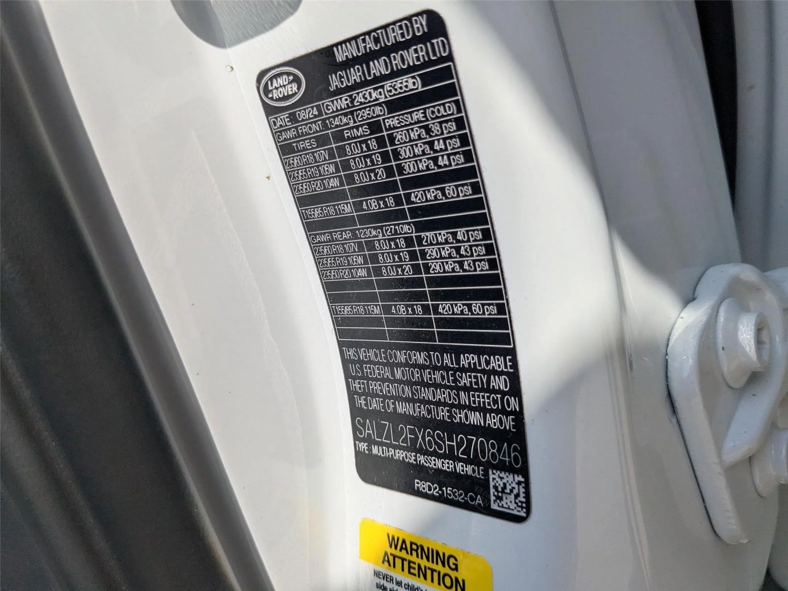 Used 2025 Fuji White Land Rover Dynamic SE image 36