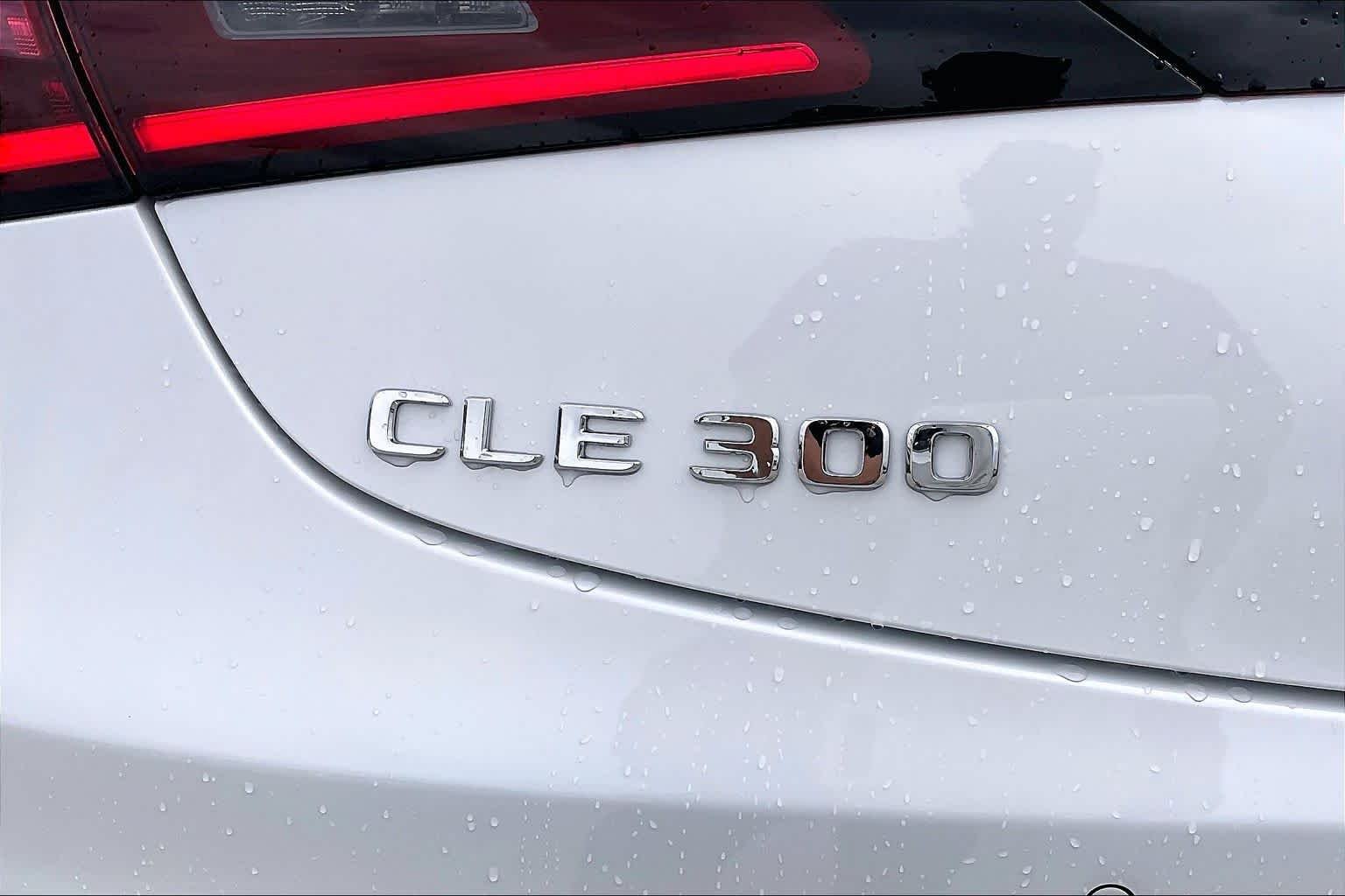 New 2026 MANUFAKTUR Moonlight White Metallic Mercedes-Benz CLE 300 image 6