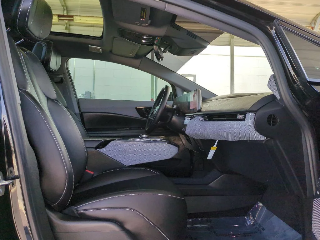 2026 Cadillac OPTIQ Premium Sport - Photo 37