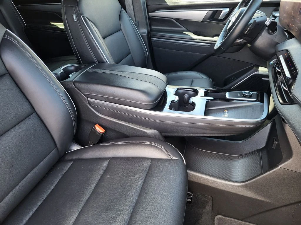 Used 2025 Summit White Buick Preferred image 11