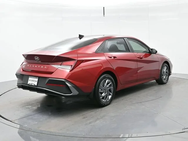 Used 2024 Ultimate Red Hyundai SEL image 7