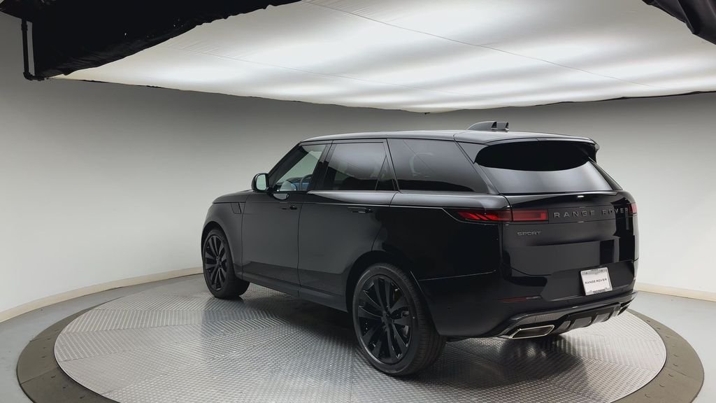 New 2026 Santorini Black Metallic Land Rover SE image 4