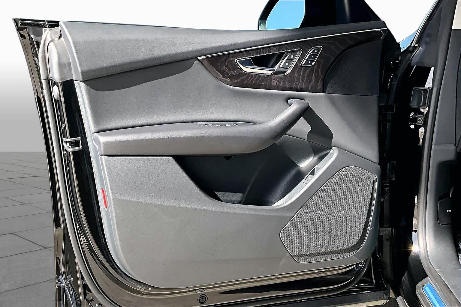 Used 2023  Audi Premium image 18