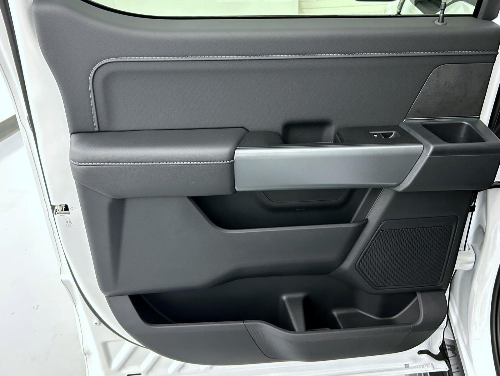 New 2026 Oxford White Ford XLT image 20